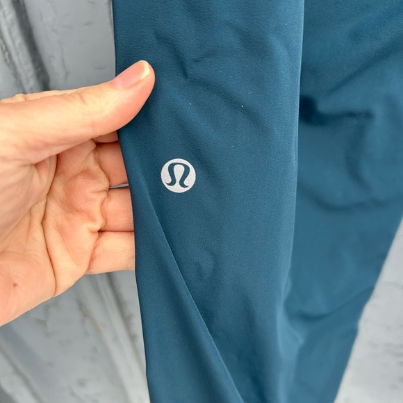 Lululemon Run: Right Round Pant, size 6 - Picture 11 of 14